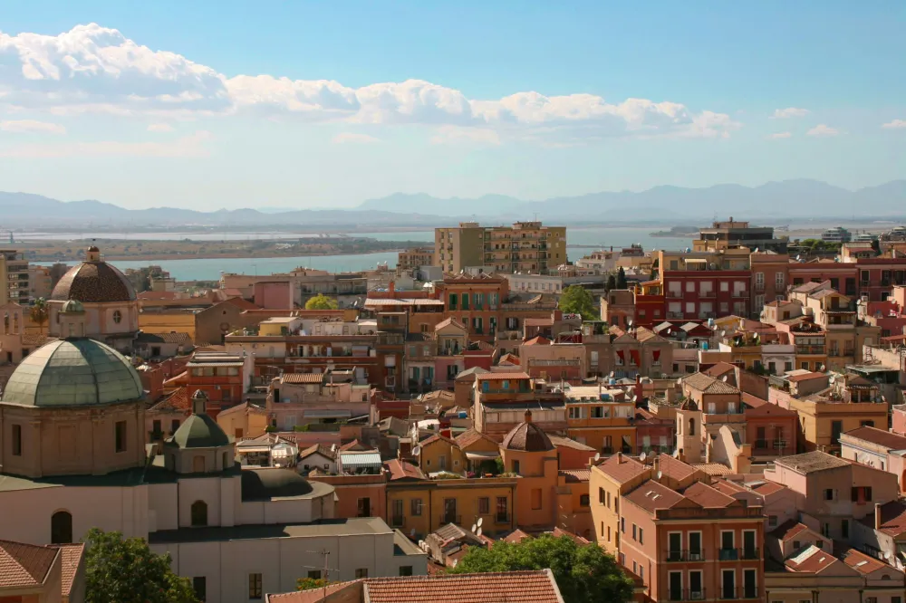 Abgesagter Flug in Cagliari: Wie du eine Entschädigung beantragst und informiert bleibst