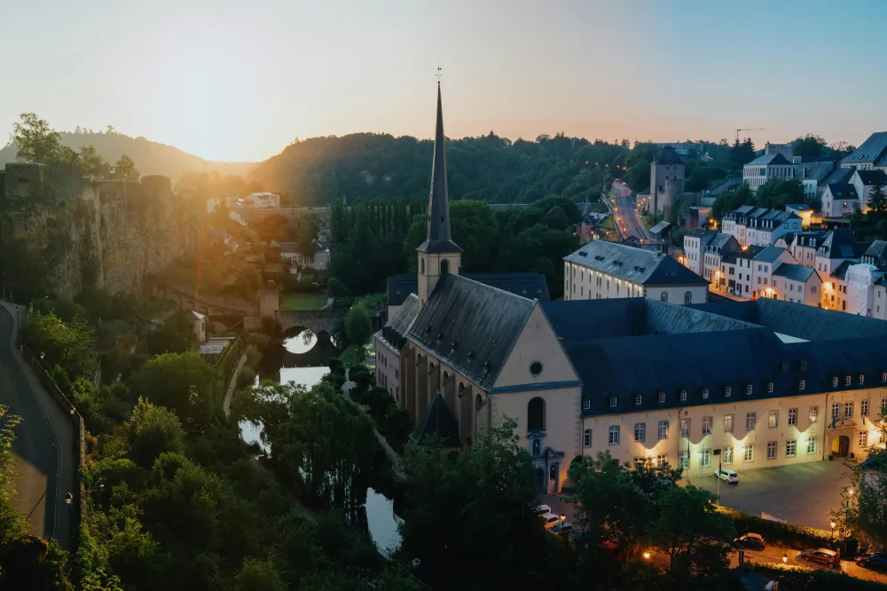 Overbooket flyvning i Luxembourg - Kend dine rettigheder og få erstatning