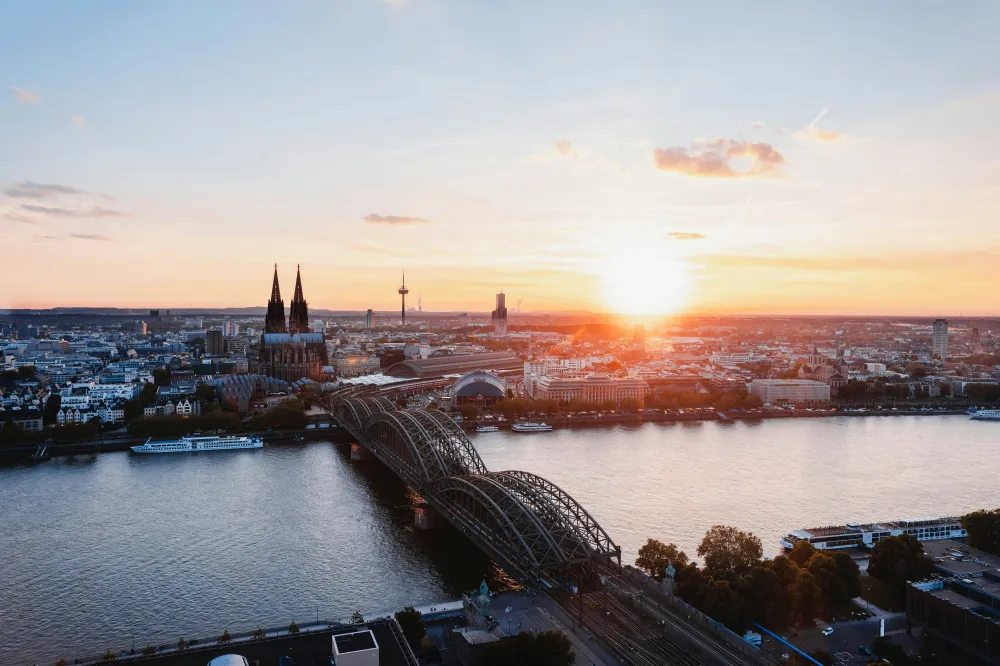 Vol retardé à Cologne ? Voici comment obtenir un dédommagement !